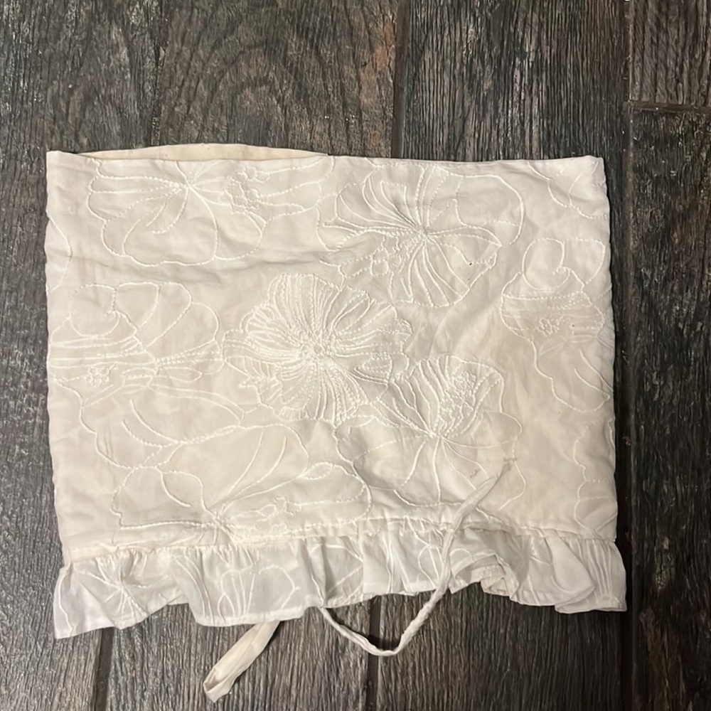 Eyelet Bustier - Picture 2 of 3